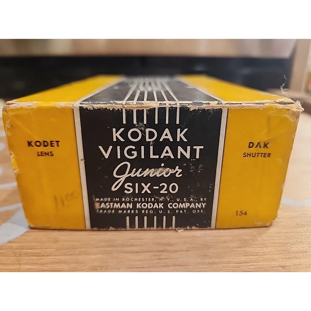 Vintage 1940's Kodak Vigilant Junior Six-20 Folding‎ Camera w/ Box - Untested